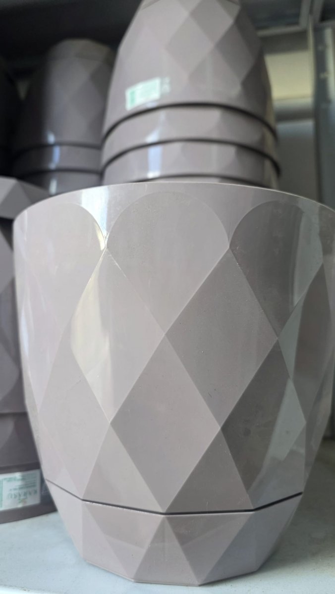 قوار بشكل هندسي