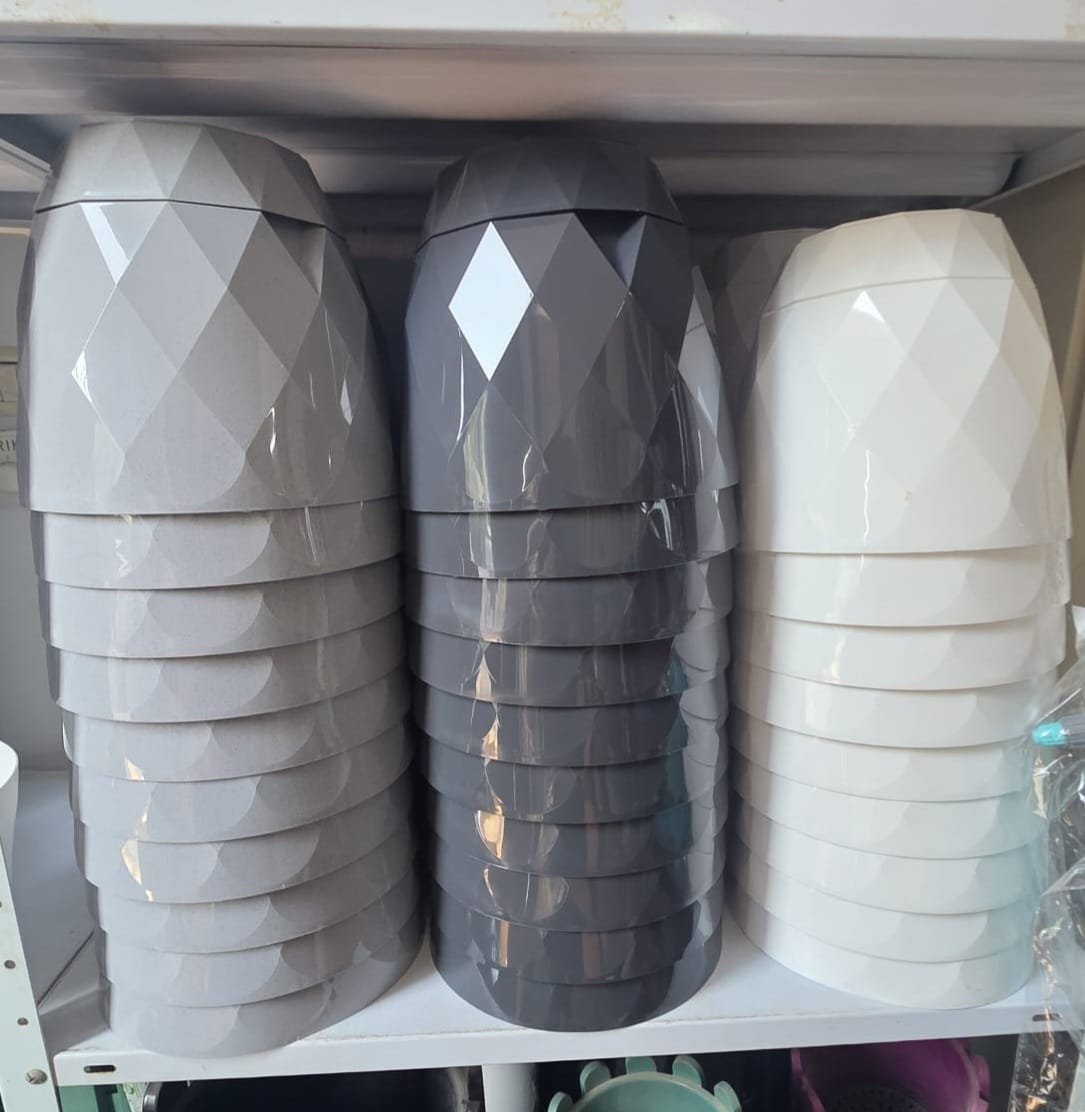 قوار بشكل هندسي